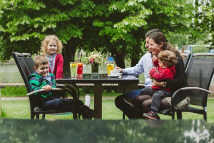 Sunday_family_lunch_Duna_Garden